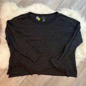 AEO | Dark Gray Waffle Knit Cold Shoulder Cutouts Long Sleeve Tee Top (L)